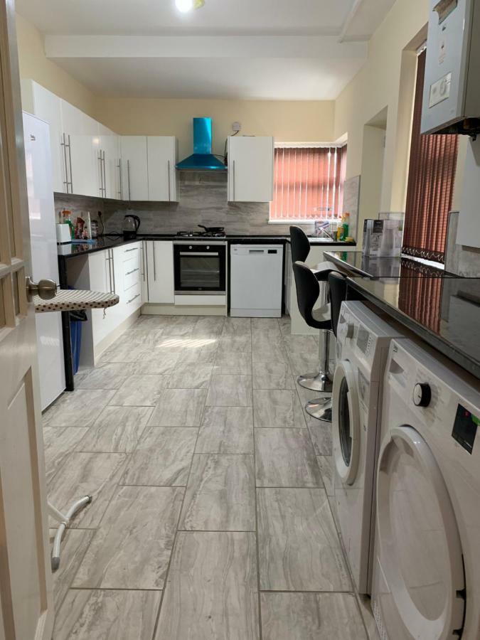 50 Mayford Road Hotel Манчестър Екстериор снимка