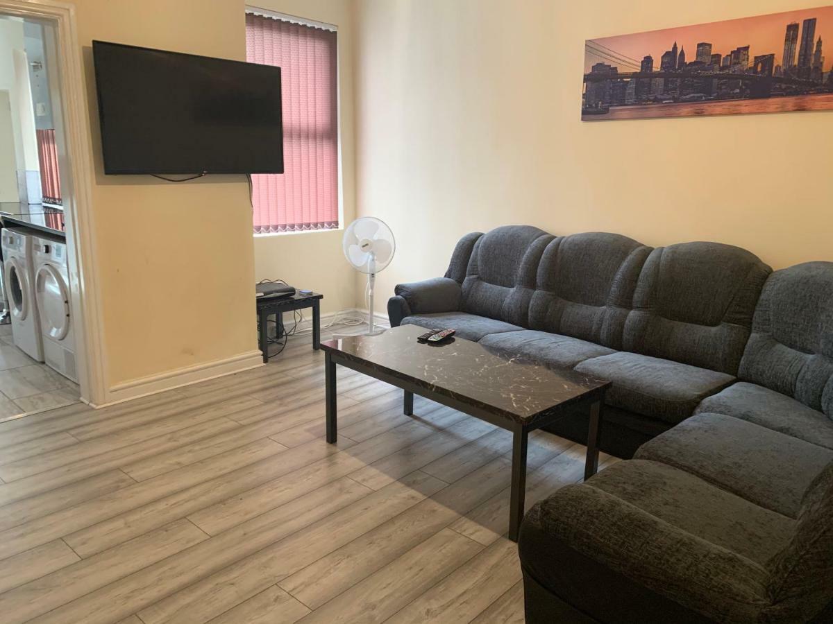 50 Mayford Road Hotel Манчестър Екстериор снимка