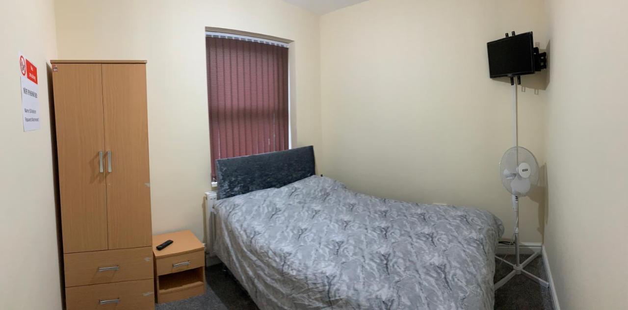 50 Mayford Road Hotel Манчестър Екстериор снимка