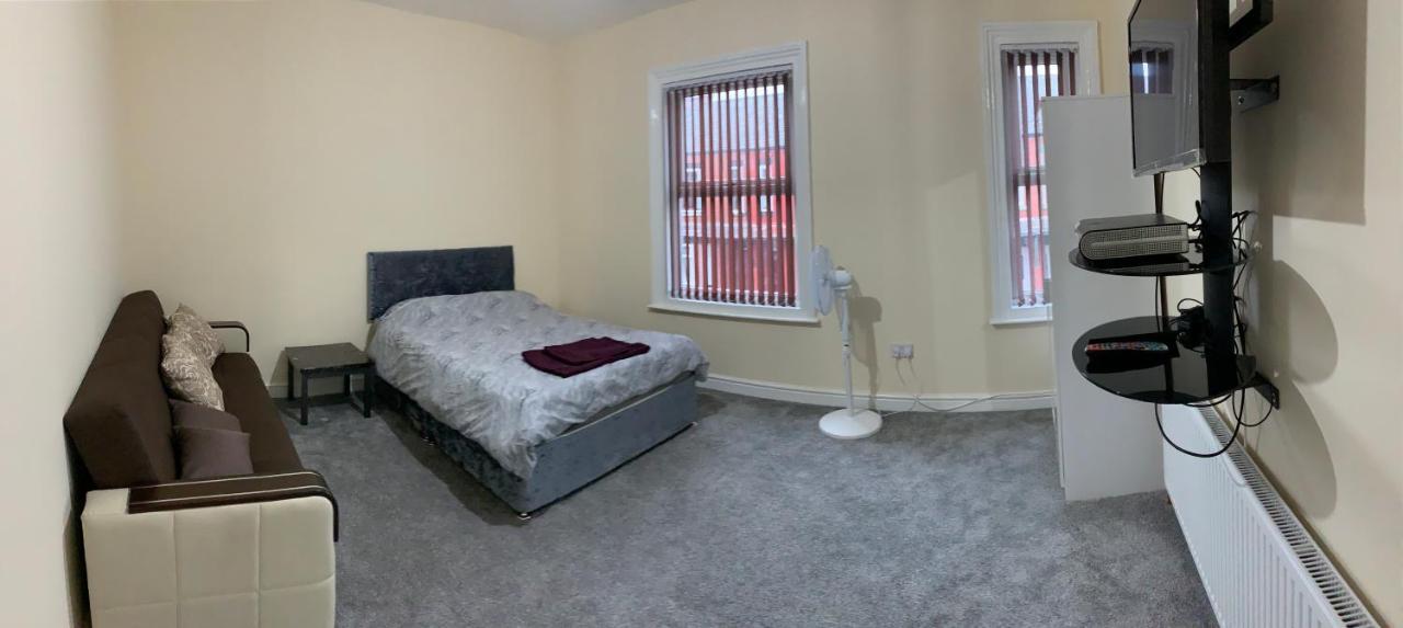 50 Mayford Road Hotel Манчестър Екстериор снимка