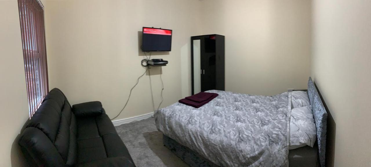 50 Mayford Road Hotel Манчестър Екстериор снимка