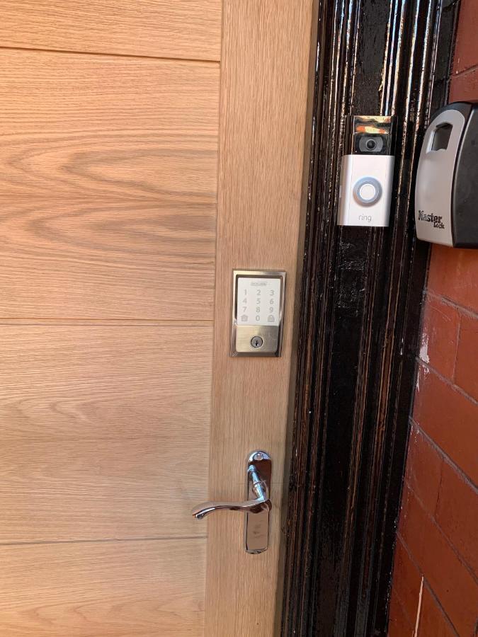 50 Mayford Road Hotel Манчестър Екстериор снимка